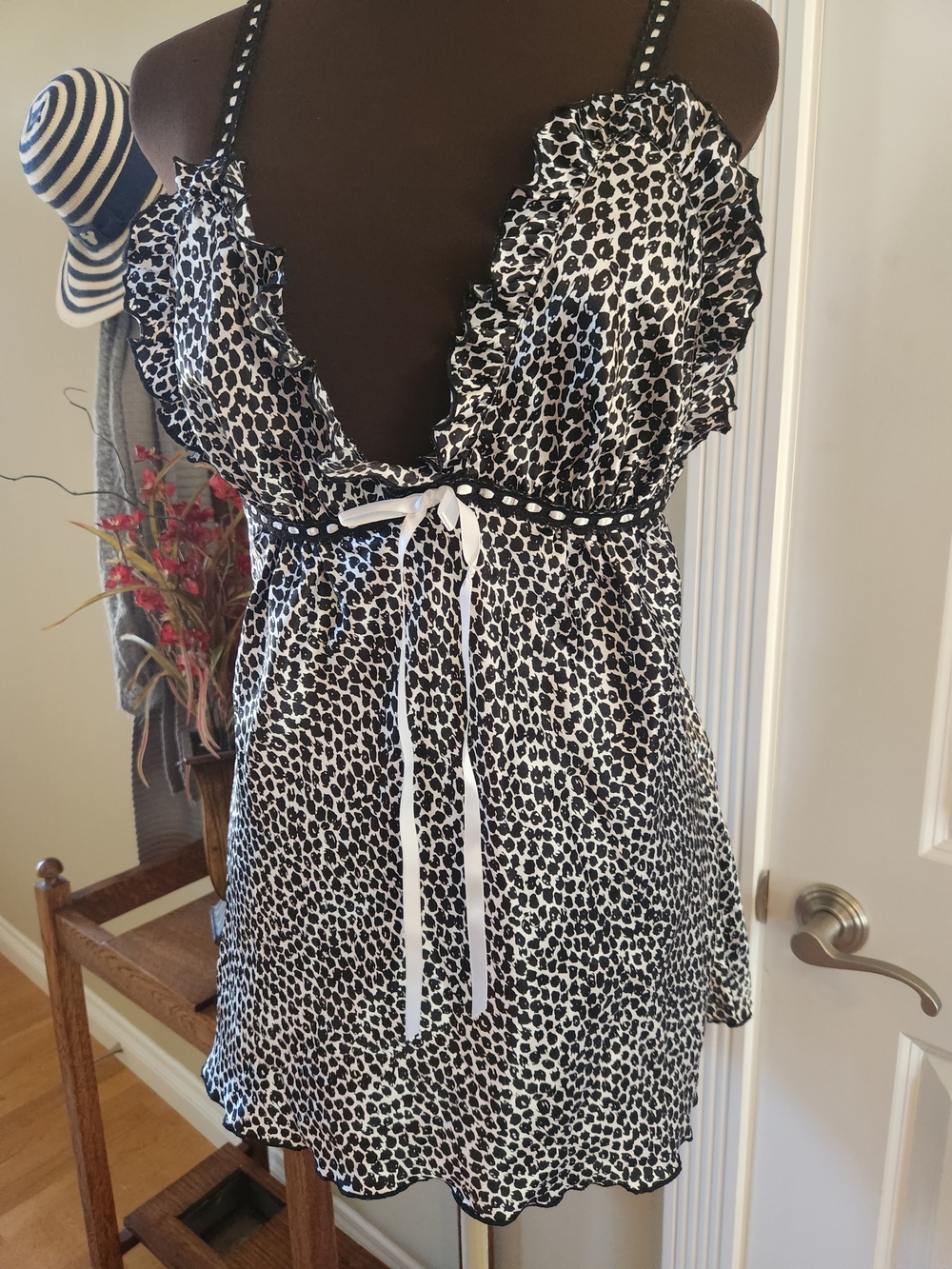 Leopard Print Ruffle Trim Babydoll Nightgown & Robe   in Black & White Size Lg